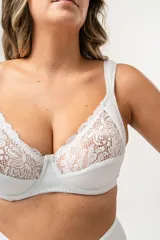 Soutien reductor blanco con aro, breteles acolchados regulables y espalda reforzada. Confeccionado en jersey, lycra reforzada y puntilla elastizada.