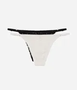 Kit de dos bombachas colaless tipo string confeccionadas en encaje floral, una en color negro y otra en color blanco. Presentan laterales finos regulables con tirantes elásticos y un pequeño dije metálico dorado en la parte frontal.
