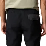 Pantalón largo negro de corte recto, con bolsillos laterales con cierre de velcro y bolsillo con cierre en el muslo. Cuenta con tecnología Omni-Shield™ que repele la lluvia y las manchas.