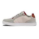 Championes urbanos Osiris Defender, color beige con detalles en gris y bordó, con logo en el lateral y suela blanca.