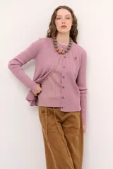 Cardigan tejido de punto con diseño de ochos, color celeste, de manga larga.
