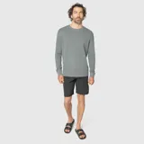 Polerón gris de algodón orgánico, corte regular y cuello redondo.