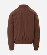Campera bomber de pana color marrón, con cuello polo, cierre frontal con cremallera y puños y bajo elásticos.