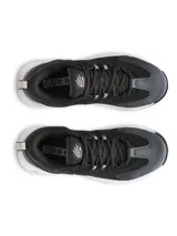 Championes Under Armour Curry 3Z7 SDE de básquet, color negro con entresuela blanca. Combinan capellada de malla transpirable y revestimientos de cuero, con amortiguación Charged Cushioning y suela de goma con patrón de tracción.