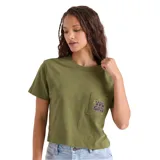 Remera Volcom modelo Super Melt Pocket Dial, color verde militar, de manga corta, cuello redondo y corte corto. Presenta un bolsillo aplicado en el pecho con estampa gráfica.