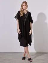 Kimono blanco de gasa con apliques de brillos, marca Jessica Mc Clintock.