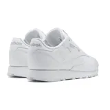 Championes Reebok Classic Leather de cuero blanco, con logo de la marca en el lateral y suela de goma.