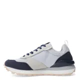 Championes Umbro modelo Venturi, color blanco con detalles en azul marino y beige. Presentan cordones azules, logo de Umbro en el lateral y la lengüeta, y suela con relieve.