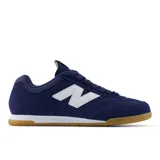 Championes New Balance RC42 de perfil bajo, color azul marino con logo "N" blanco y suela de goma color caramelo.