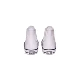 Championes de caña alta Converse Chuck Taylor All Star, color blanco de cuero, con detalles en negro en la suela y ojales metálicos.