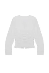 Camisa de manga larga confeccionada en popelín, con escote redondo y detalle de frunces laterales en el cuerpo. Presenta cierre frontal oculto y puños rectos.