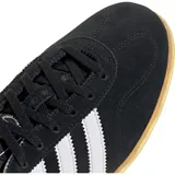 Championes Adidas Gazelle Lo Pro de color negro, confeccionados en gamuza con las icónicas tres tiras laterales en blanco y suela de goma color caramelo.