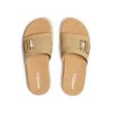 Sandalia tipo slide de cuero color tostado con correa ajustable y hebilla. Presenta una plantilla revestida en corcho y una entresuela de espuma FloatMax con suela de goma.