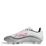 Championes de fútbol Adidas modelo F50 Messi Club, diseñados para terreno firme y césped artificial. Presentan una capellada sintética en color blanco con detalles en plateado, negro y fucsia, incluyendo la inscripción Messi en el lateral y las icónicas tres tiras de la marca.