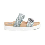 Sandalias bajas con plataforma color celeste y plateado, con detalle de flor de cristales en la tira frontal.