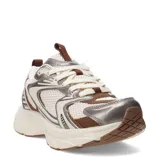 Championes Miss Carol modelo Funk, de estilo deportivo con diseño chunky, combinados en tonos beige, marrón y detalles metalizados, con cordones y suela gruesa.