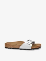Sandalias Birkenstock Madrid plateadas con plantilla anatómica estrecha de corcho y látex, forrada en ante.