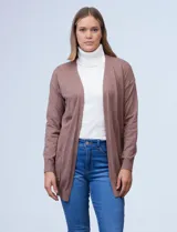 Cardigan marrón de hilado fino, marca Workshop, con bolsillos delanteros.