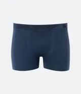 Kit de dos calzoncillos bóxer de poliamida, uno azul y otro negro, con elástico contrastante en la cintura y logo de la marca.