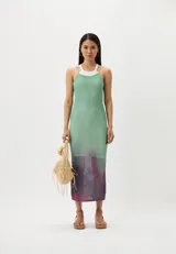Vestido midi tejido calado color verde agua con degradé a violeta en el ruedo.