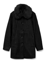Campera midi de paño color negro con cuello de piel sintética desmontable, cierre frontal de botones y bolsillos laterales.