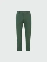 Pantalón de vestir verde oscuro, de corte recto y largo al tobillo.