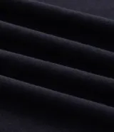 Pijama corto de modal color negro, compuesto por una remera de manga corta y cuello redondo, y un short a juego.