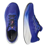 Championes de running Salomon Aero Blaze 3 de color azul con detalles en fucsia, amarillo y suela blanca. Cuenta con capellada de malla transpirable y amortiguación optimizada.