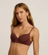Soutien femenino modelo base, color marrón oscuro, confeccionado en microfibra, con asas ajustables y copa hueca.