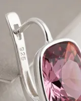 Caravanas colgantes de plata con cristal rectangular facetado de color rosado.