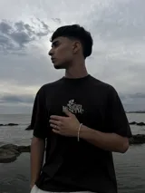 Pulsera plateada con engarce de circonias blancas.