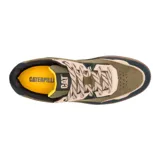 Championes Caterpillar modelo Pause, de diseño retro con combinación de tonos verde oliva, beige y negro. Confeccionados en gamuza y lona, cuentan con forro de malla transpirable, plantilla de espuma EVA para mayor confort y suela de goma duradera con textura hexagonal.