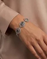 Pulsera de plata 925 con dijes circulares de diseño texturizado y piedras naturales de topacio místico.