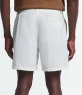 Bermuda de baño masculina color marrón confeccionada en microfibra, con trabillas en la cintura, cierre por botón y bolsillos laterales. De tacto suave, la pieza es ideal para promover un look ligero y súper transpirable.