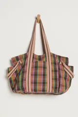 Bolso tote de tela con estampado de cuadros multicolor, gran capacidad, doble asa de hombro y bolsillos laterales.