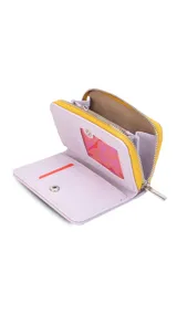 Billetera mediana de diseño rectangular, color negro con bordes en tono suela. Cuenta con cierre perimetral metálico y logo de la marca estampado en el frente.