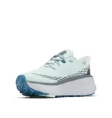 Championes de trail running Columbia modelo Konos Trillium, color azul claro con detalles en gris oscuro y blanco. Presentan suela con tecnología Adapt Trax para alta tracción, entresuela Techlite+ para amortiguación reactiva y sistema Navic Fit para mayor estabilidad en el talón.