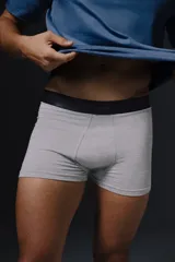 Boxer de algodón con cintura elástica ancha en color negro y cuerpo en gris melange.