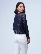 Blusa de fiesta color borgoña, marca Ninety, confeccionada en microtul bordado con lentejuelas. Tiene escote en V cruzado, ruedo elastizado y forro interno a tono.