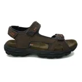 Sandalia deportiva casual Skechers Relaxed Fit: Conner - Louden, color marrón con detalles en naranja y negro. Cuenta con tiras ajustables, plantilla Memory Foam 360 y suela de goma flexible.
