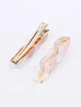 Set de dos broches para el cabello, tipo pinza, con eslabones grandes de acrílico en tonos rosados y blancos jaspeados, con base metálica dorada.