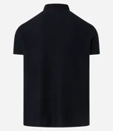 Camisa polo de corte regular, color verde oscuro, confeccionada en tejido texturizado. Presenta cuello clásico con botones frontales y mangas cortas.