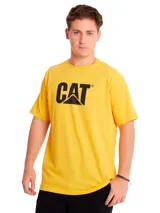 Remera unisex de manga corta y cuello redondo, de color amarillo, con el logo de la marca CAT impreso en negro en el centro del pecho.