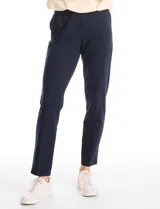 Pantalón tipo jogger de corte recto, color azul marino, con cintura elástica y bolsillos laterales.