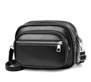 Bandolera negra con tres compartimentos con cierre plateado y correa larga regulable.