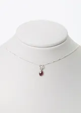 Cadena de plata 925 con dije en forma de gota con piedra granate.
