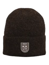 Gorro tipo beanie de punto texturizado en color marrón oscuro, con diseño de doblez y parche frontal con el logo de la marca RKF.