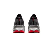 Championes de running Asics Novablast 2, color gris oscuro con detalles en verde agua y cordones rojos. Presentan una entresuela con tecnología FF Blast para mayor amortiguación y retorno de energía.