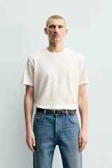 Camiseta de corte regular, con cuello redondo y manga corta, perteneciente a la colección especial Origins.