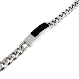 Pulsera de acero plateado con eslabones tipo cadena y placa central con detalle de fibra de carbono negra.